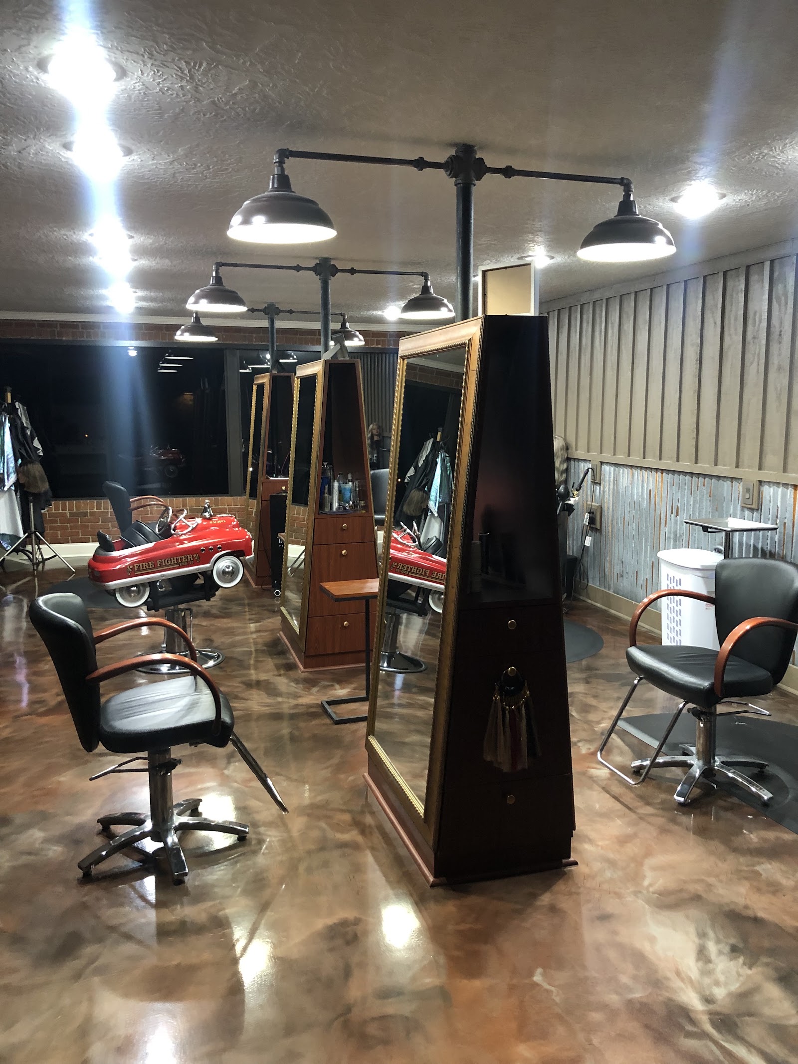Refresh Salon & Spa logo